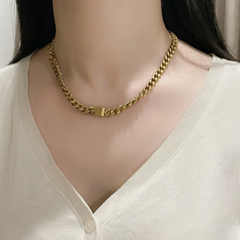 

Vershal B-25 Wholesale 18k Gold Plated Chunky Cuban Chain Lock Choker Necklace For Women