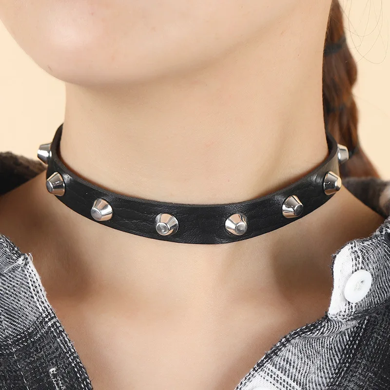 

Vintage Charm Gothic Spike Rivet Collar Pendant Leather Heart Women Punk Choker Necklace