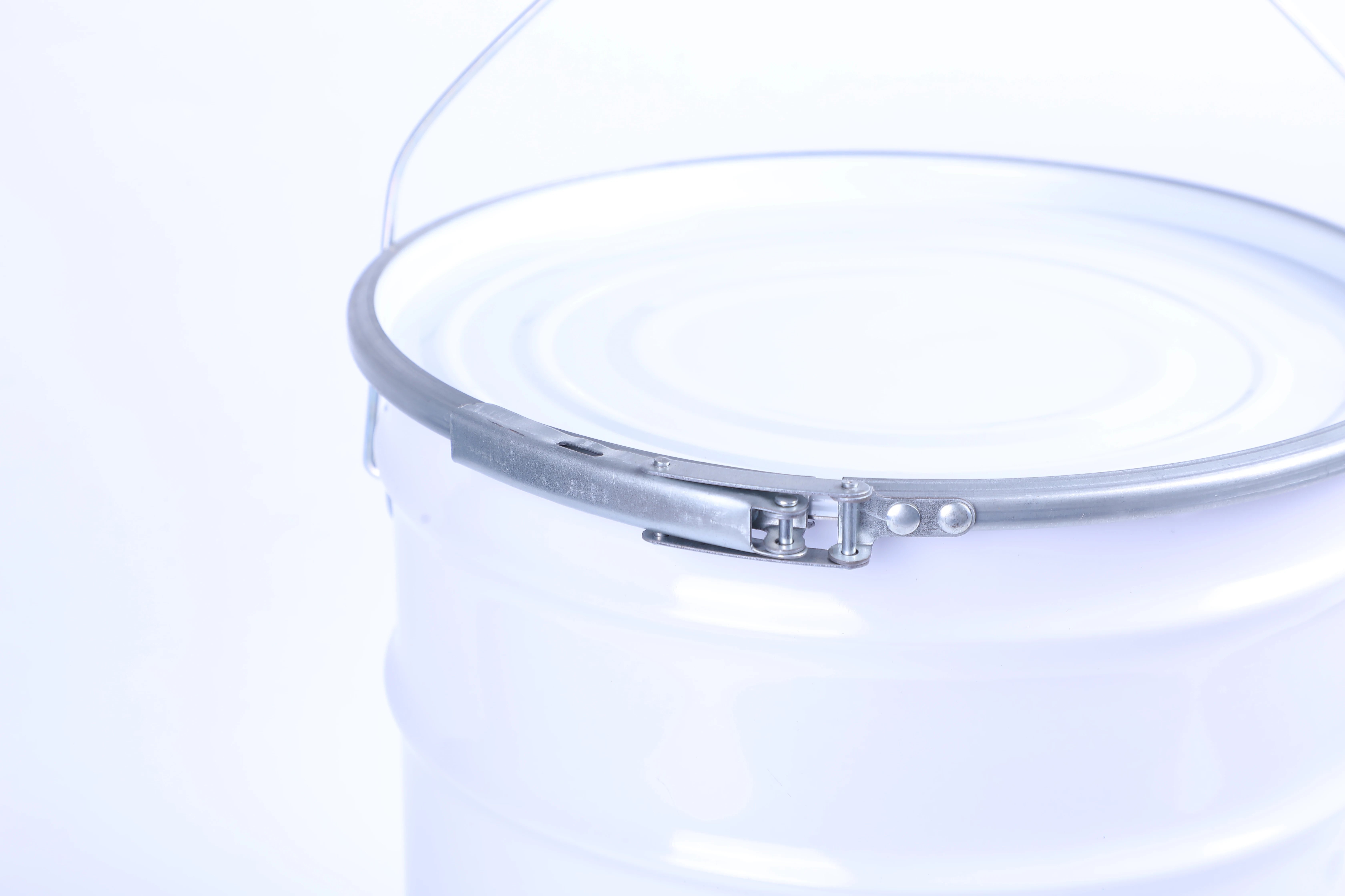 
20 liter round white metal paint/chemical bucket/pail/drum with handle and lid metal bucket with lid 