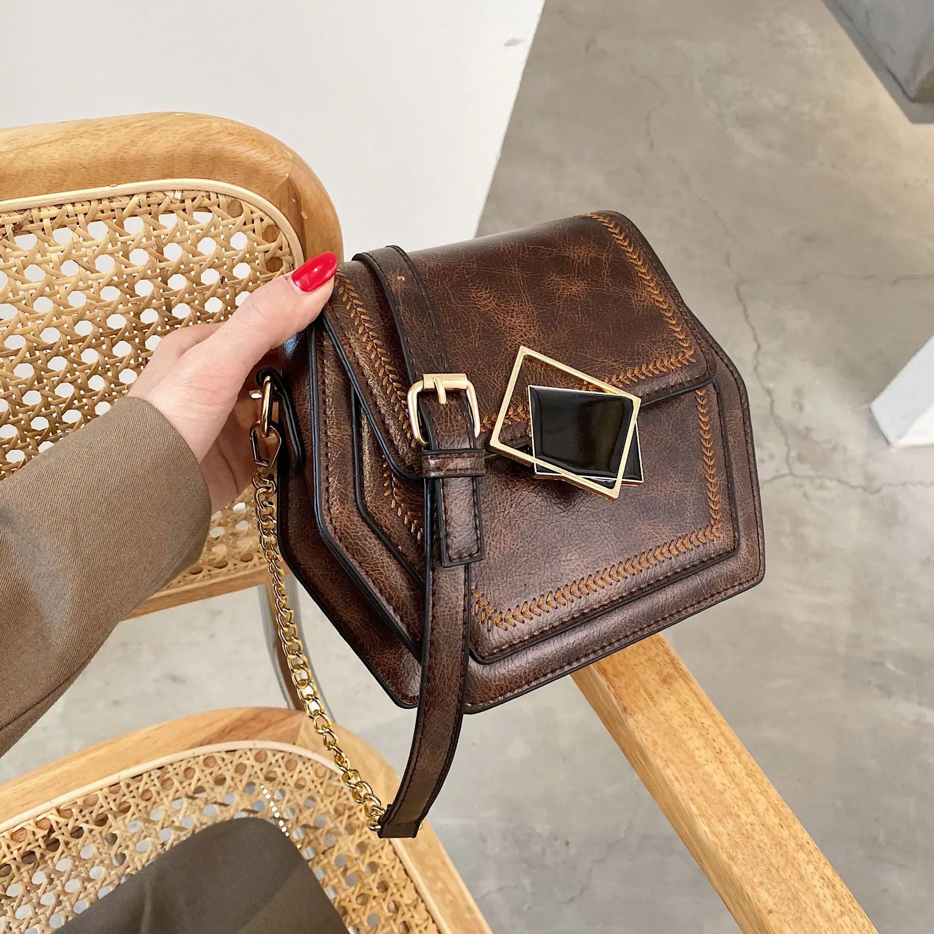 

2021 Retro Square Women Handbags Sling Crossbody Chains Bag Leather Chic Ladies Hand Bags