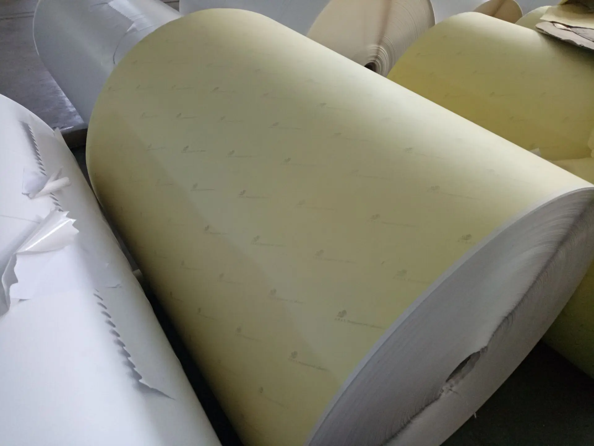 470毫米 * 6000m 75gsm 镜面涂布纸