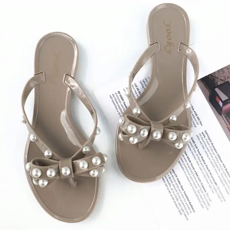 

2021 fashion Vintage pearl jelly ladies flip flop rivet beach slippers women big size summer footwear pvc footwear for girl