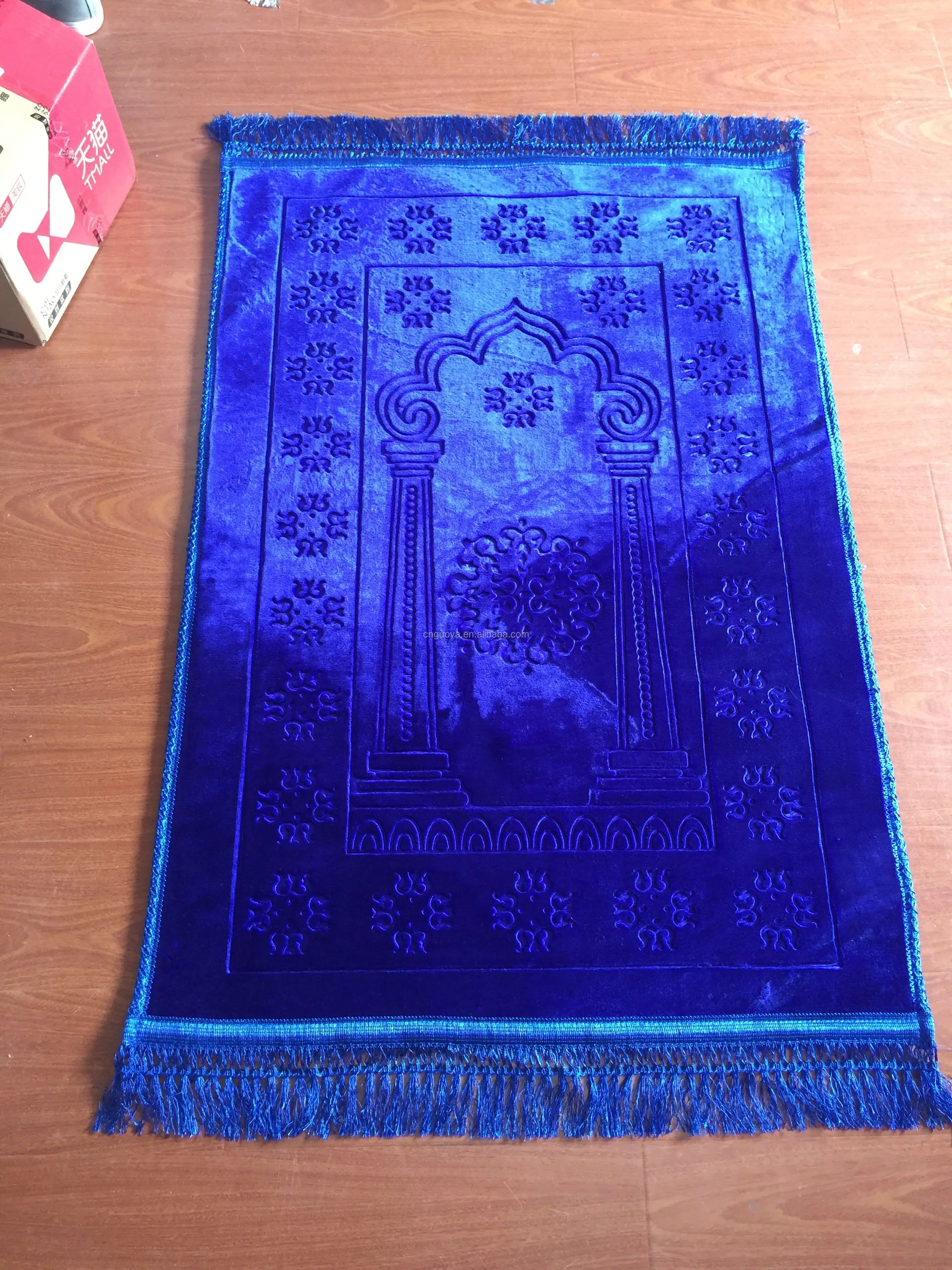 Wholesale Factory Direct Muslim Prayer Carpet Emboss Thick Sejadah