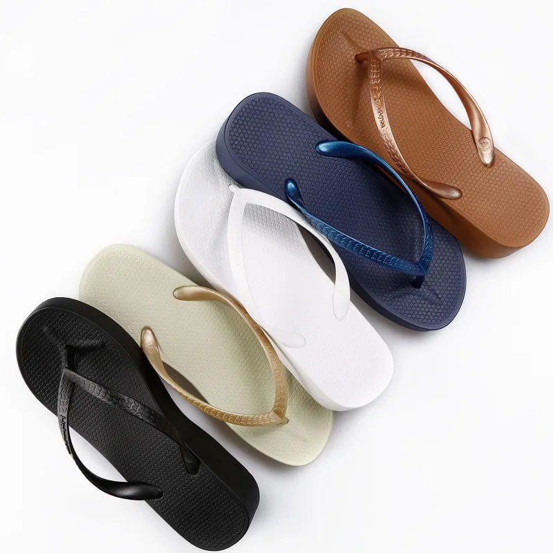 

Hotmarzz slope heel flip flops women's thick soled beach shoes simple high heel sandals factory OEM slippers customization