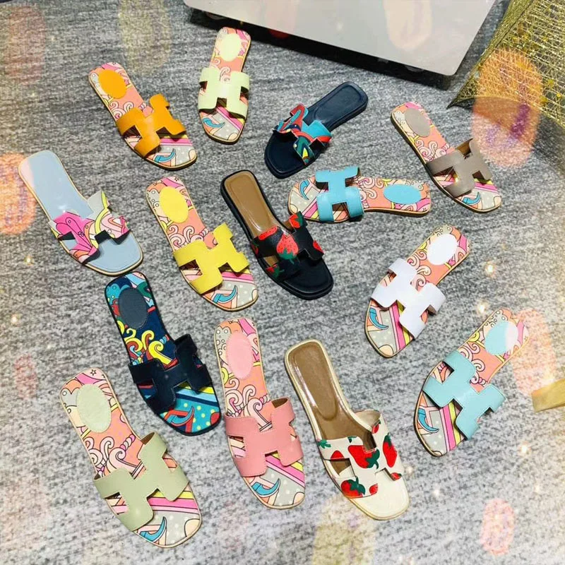 

H slippers for women's new summer leisure joker fashion print, wearing flat beach sandals with peep-toe