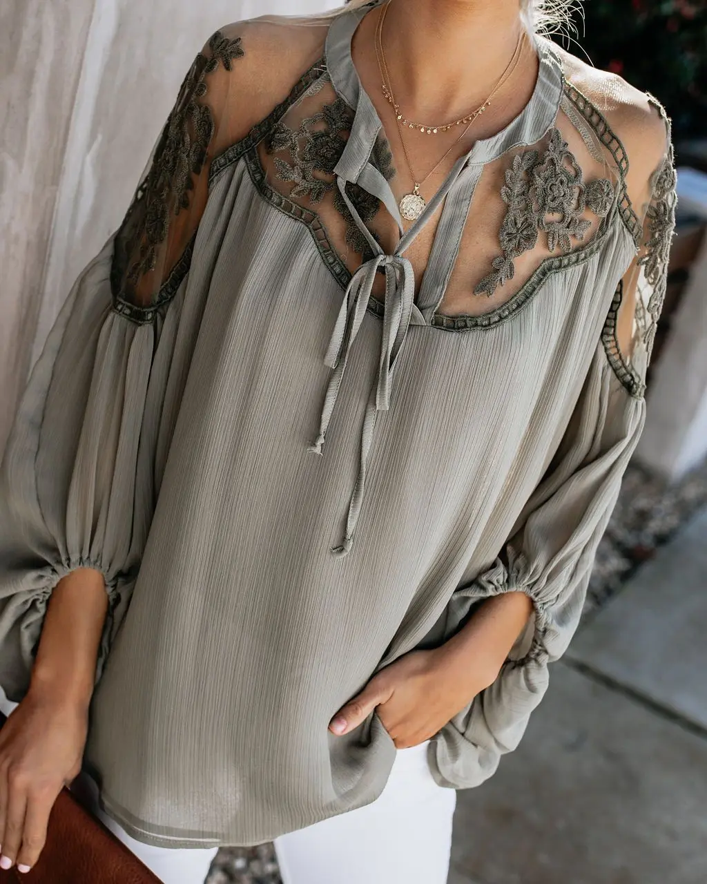 

Ready To Ship Breathable Lantern Sleeve Shirt Lace V Neck Girls Blouses Chiffon Blouse Designs