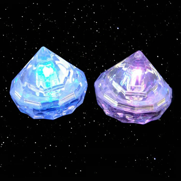 Diamond Shaped Plastic LED Flashing Light Up Ice Cubes for Drinks