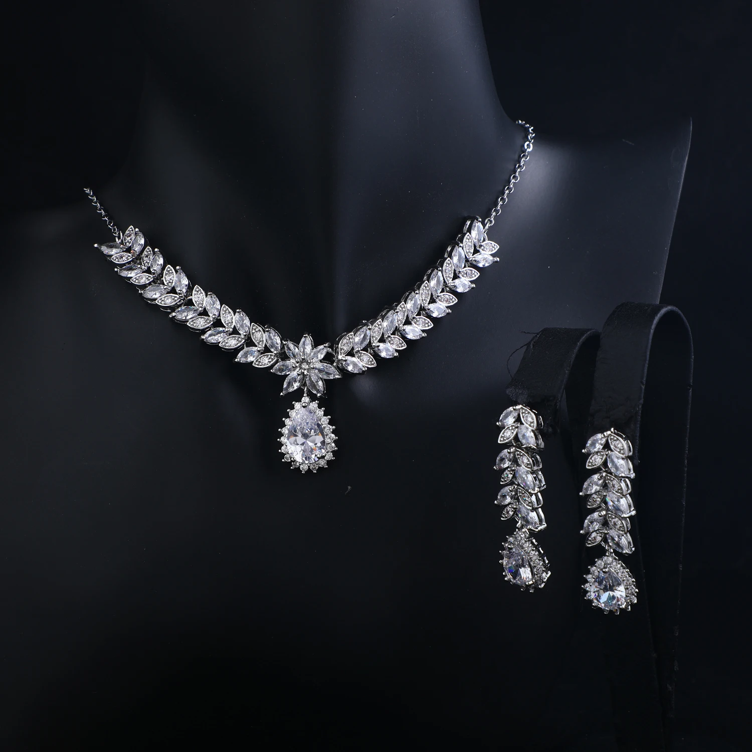 

Wholesale Luxury Bling Big Zircon Necklace And Earring Sets Jewellery Women Dubai Bridal Jewelry Sets Wedding Party