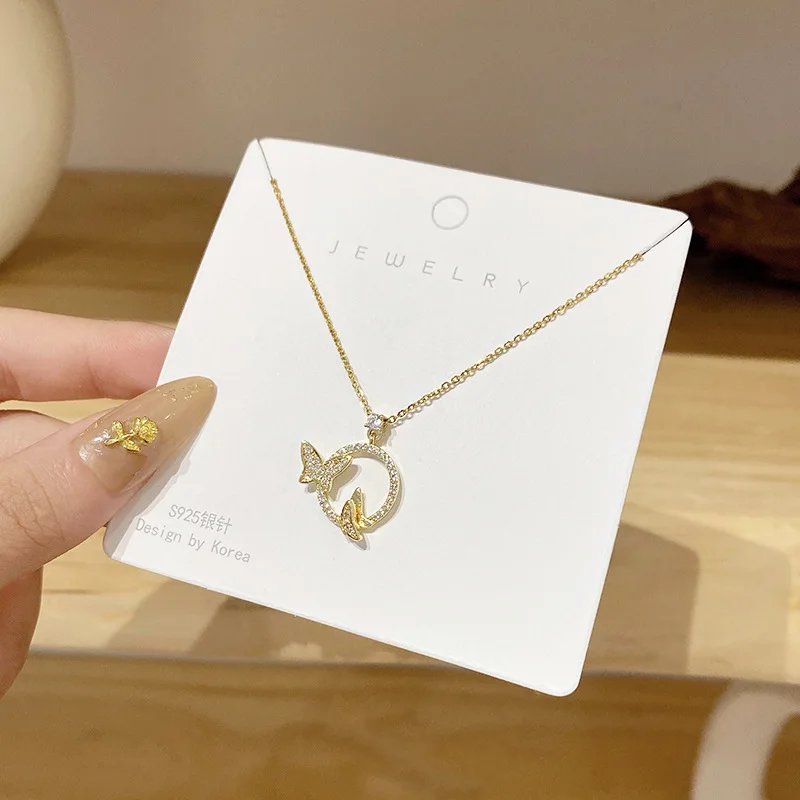 

Top Quality Micro Inlaid Cubic Zirconia Circle Butterfly Pendant Necklace Titanium Steel Rhinestone Cz Butterfly Necklace