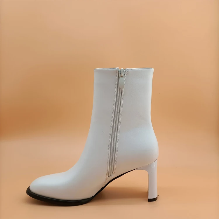 Fotos: Botas y botines blancos perfectos para copiar la tendencia de estilo  de las influencers | Mujer Hoy