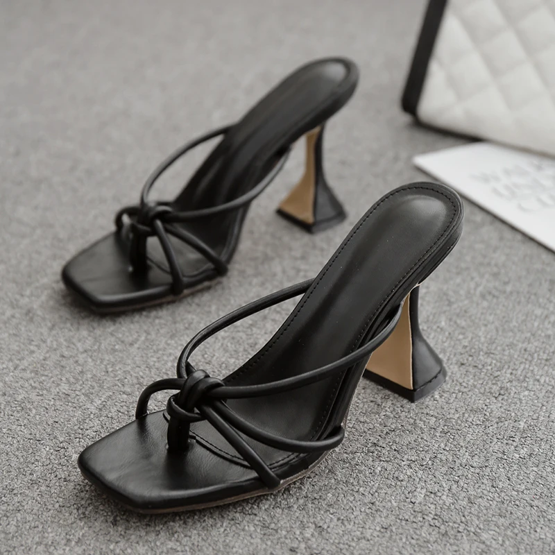 

New 2021 European and American fashion clip toe Slippers Size 35-42