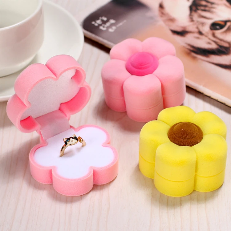 

Hot Selling Flower Shape Ring Earrings Velvet Amazon Jewelry Box Display, Pink yellwo (customized)