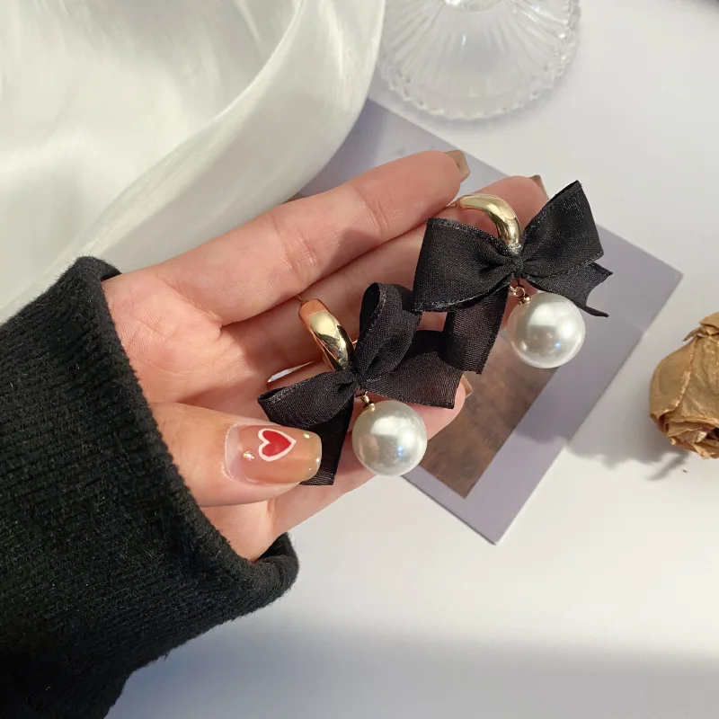 

Lovely Exaggerated Girly Temperament Pearl Korean Style New Black Bow Stud Earrings