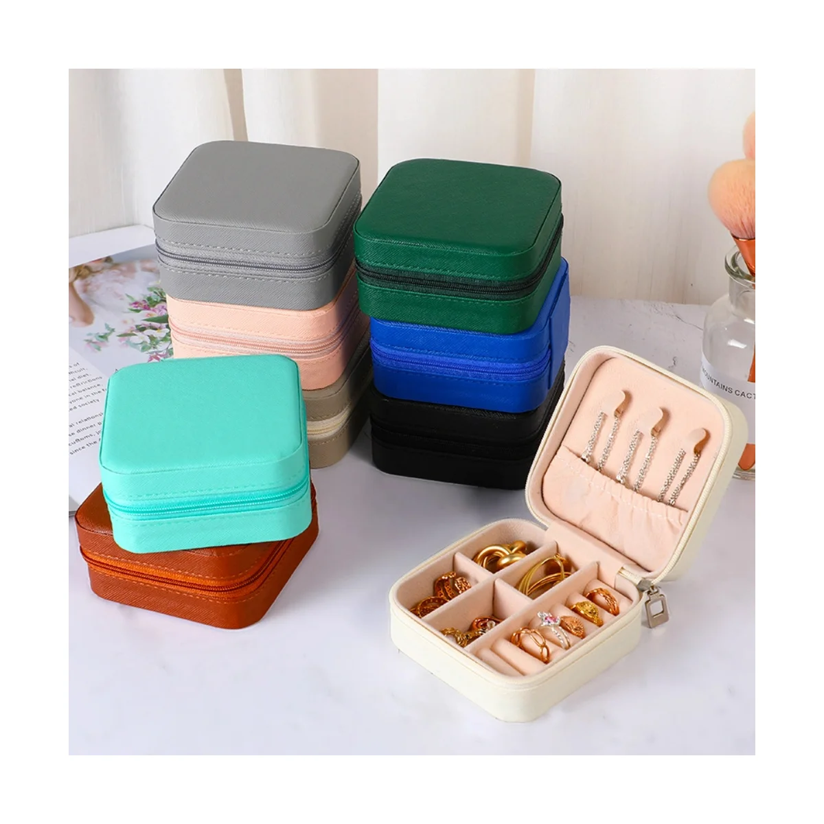 

Wholesale Multiple Colors Pu Leather Small Jewellery Display Organizer Travel Jewelry Box Portable Mini Jewelry Storage Case