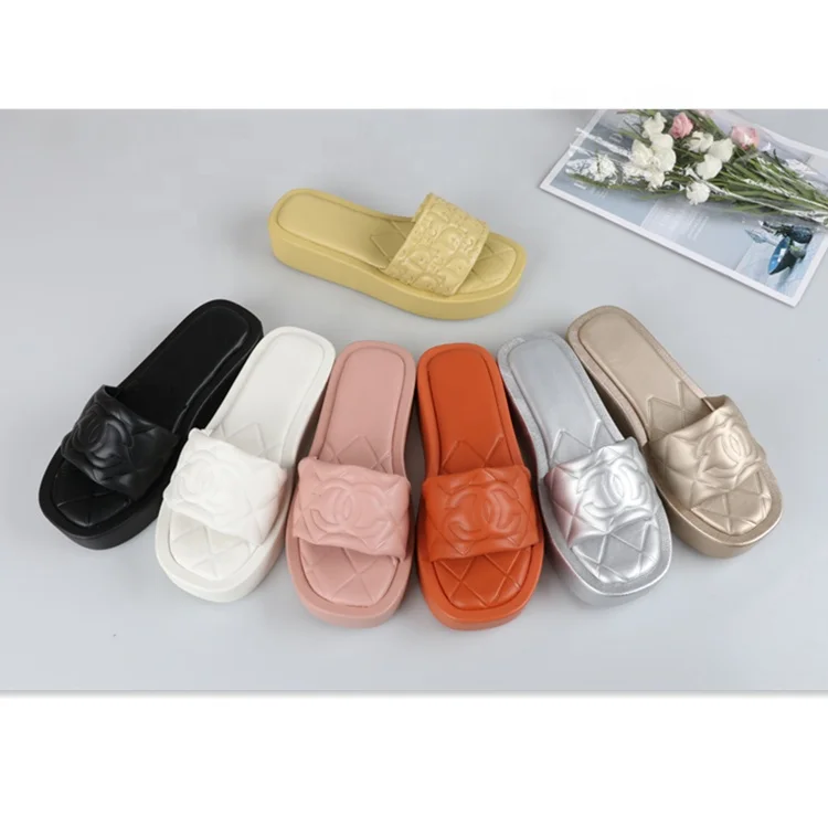 

2021 new arrivals fashionable and versatile outdoor leather with letter slippers, Customized color