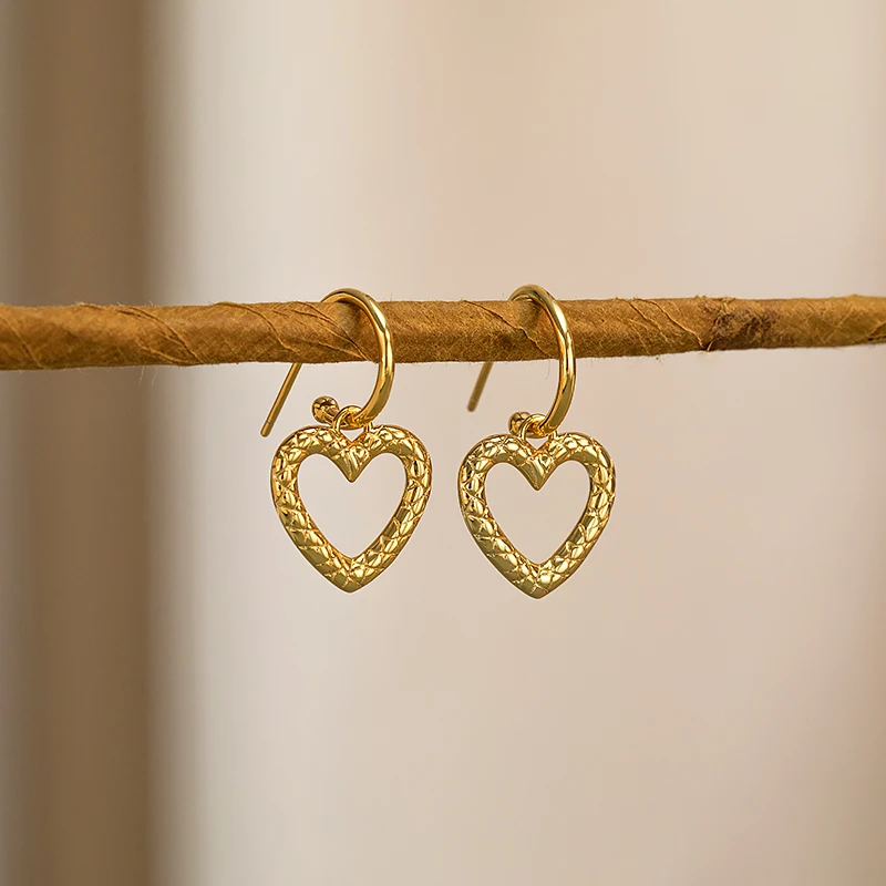 

2021 New heart-shaped earrings 925 sterling silver women retro light luxury custom earrings, 18k gold/ white gold