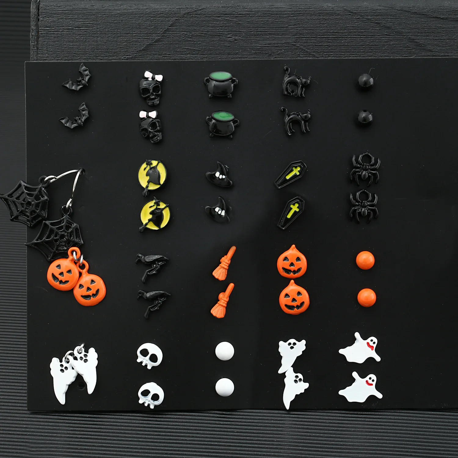 

halloween jewelry Spider ghost pumpkin bat skeleton 20 pair suit set earrings skulls cobwebs pumpkins key set Halloween earrings