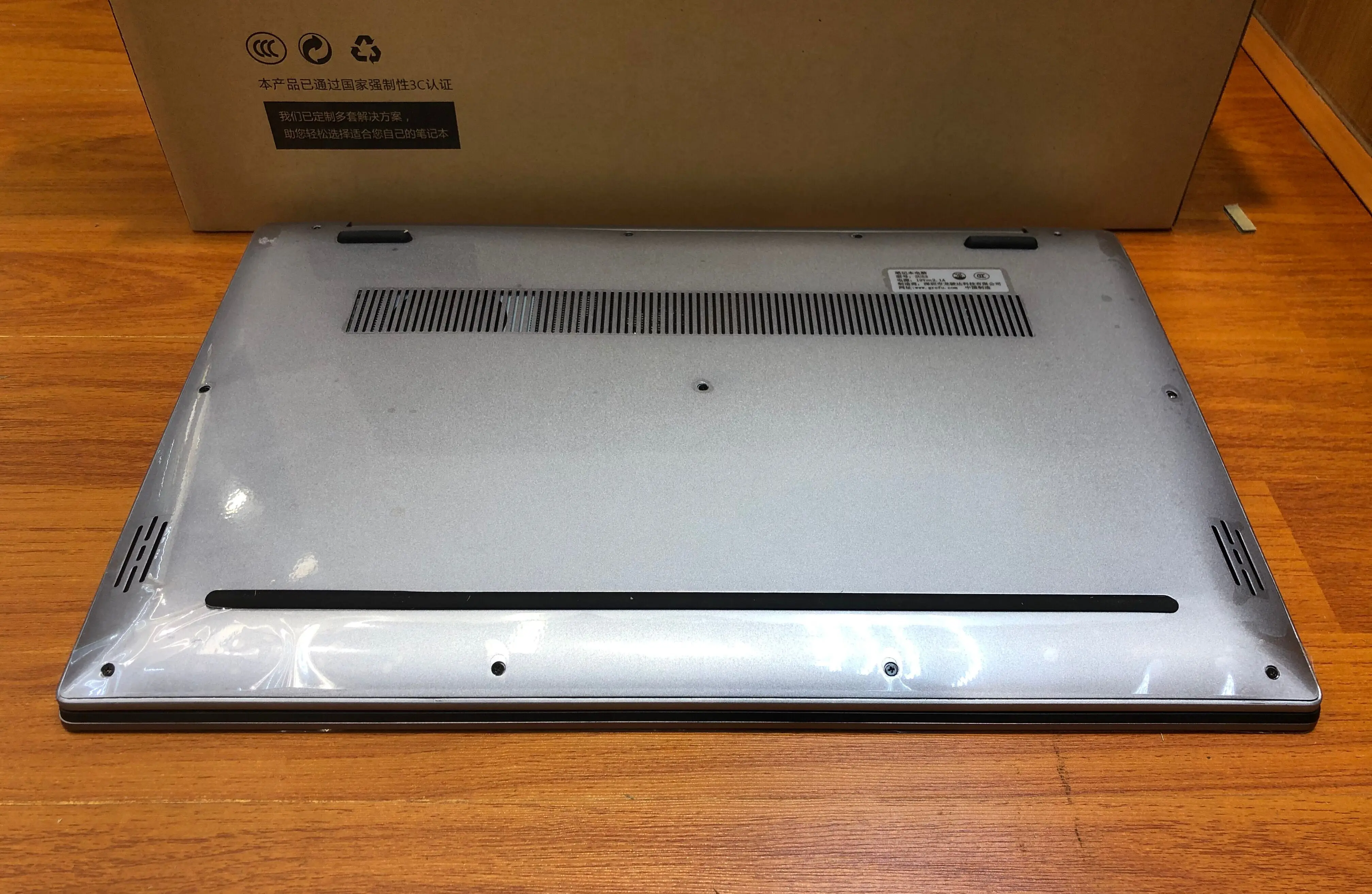 6英寸笔记本电脑英特尔核心i5 5257u带数字触摸板商务