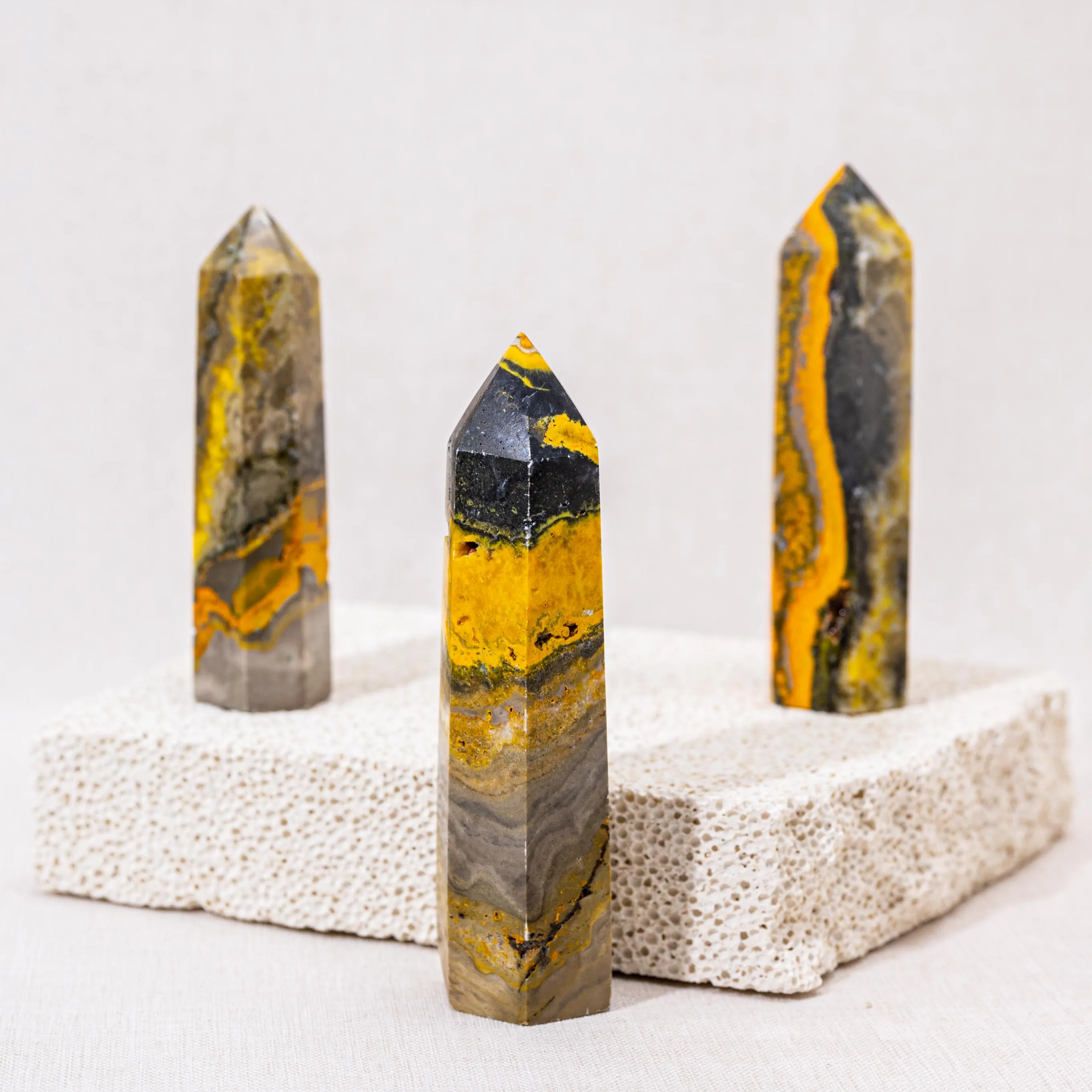 High Quality Spiritual Healing Stones Yellow Natural Crystal Tower Bumblebees Jasper Points for Healing
