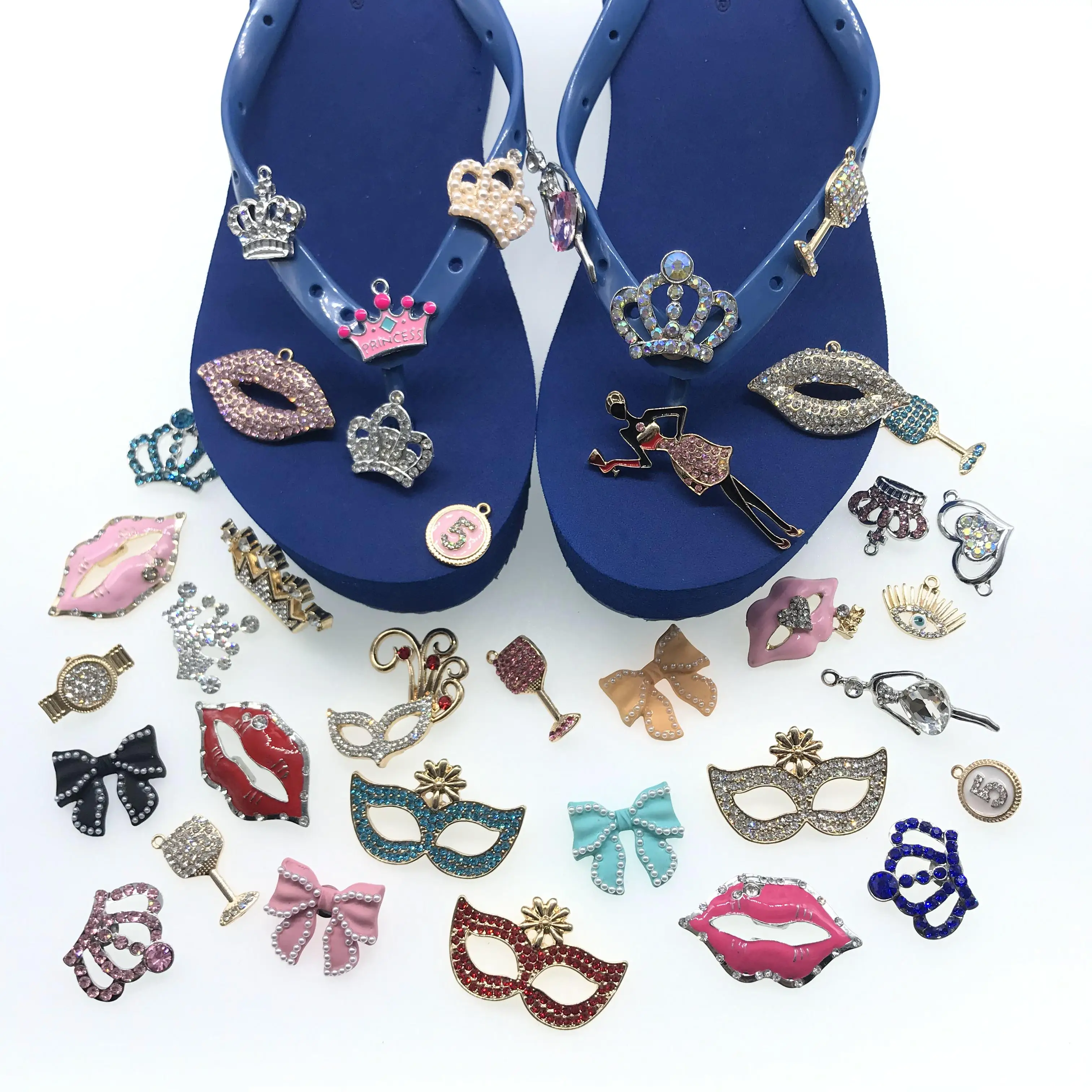 

2022 hot selling rhinestone flip flops charms removable shoe decoration for women bling charms for slipper, Picture
