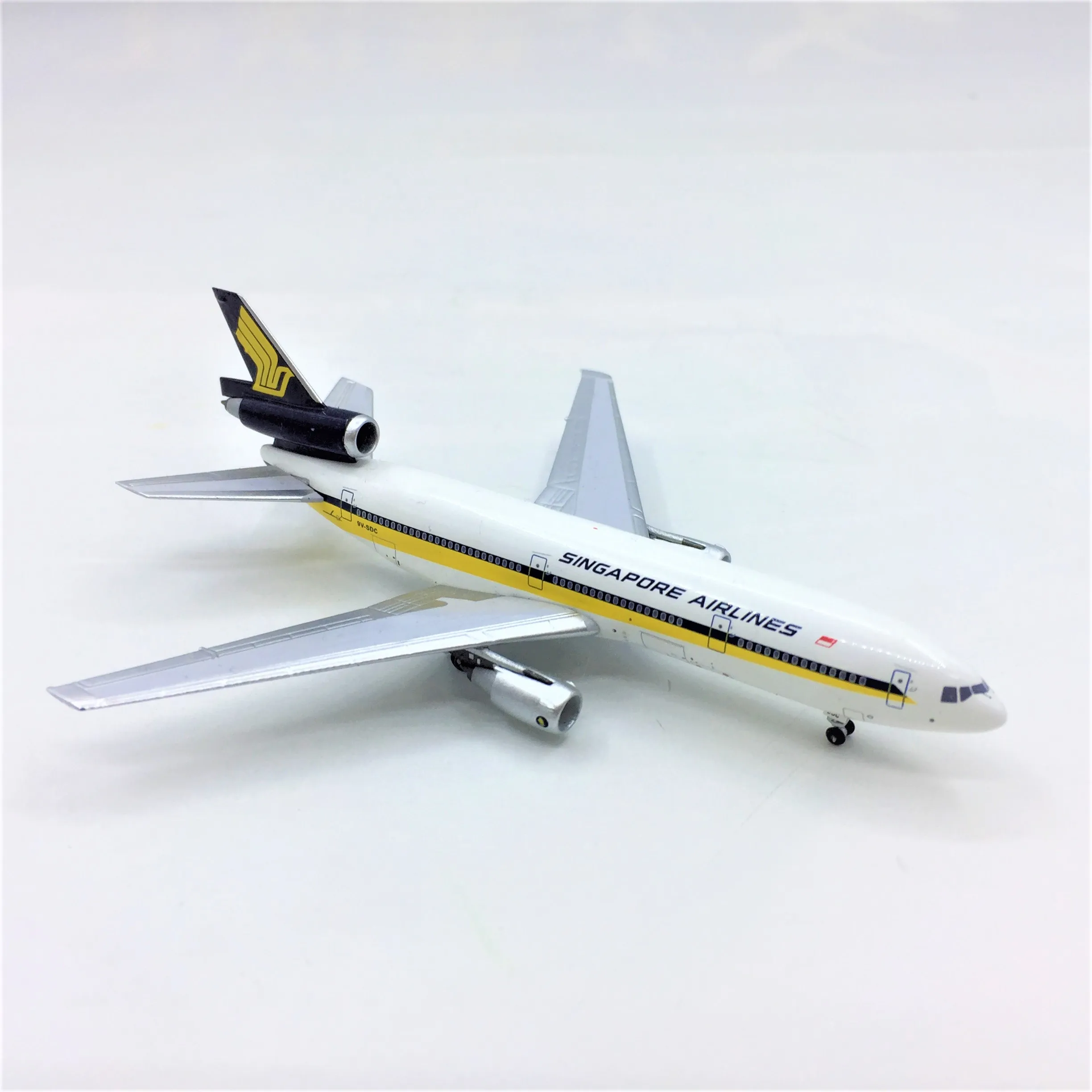 Customized 1 500 Airplane Model Dauglas Dc-10 High Detailed Die Cast ...