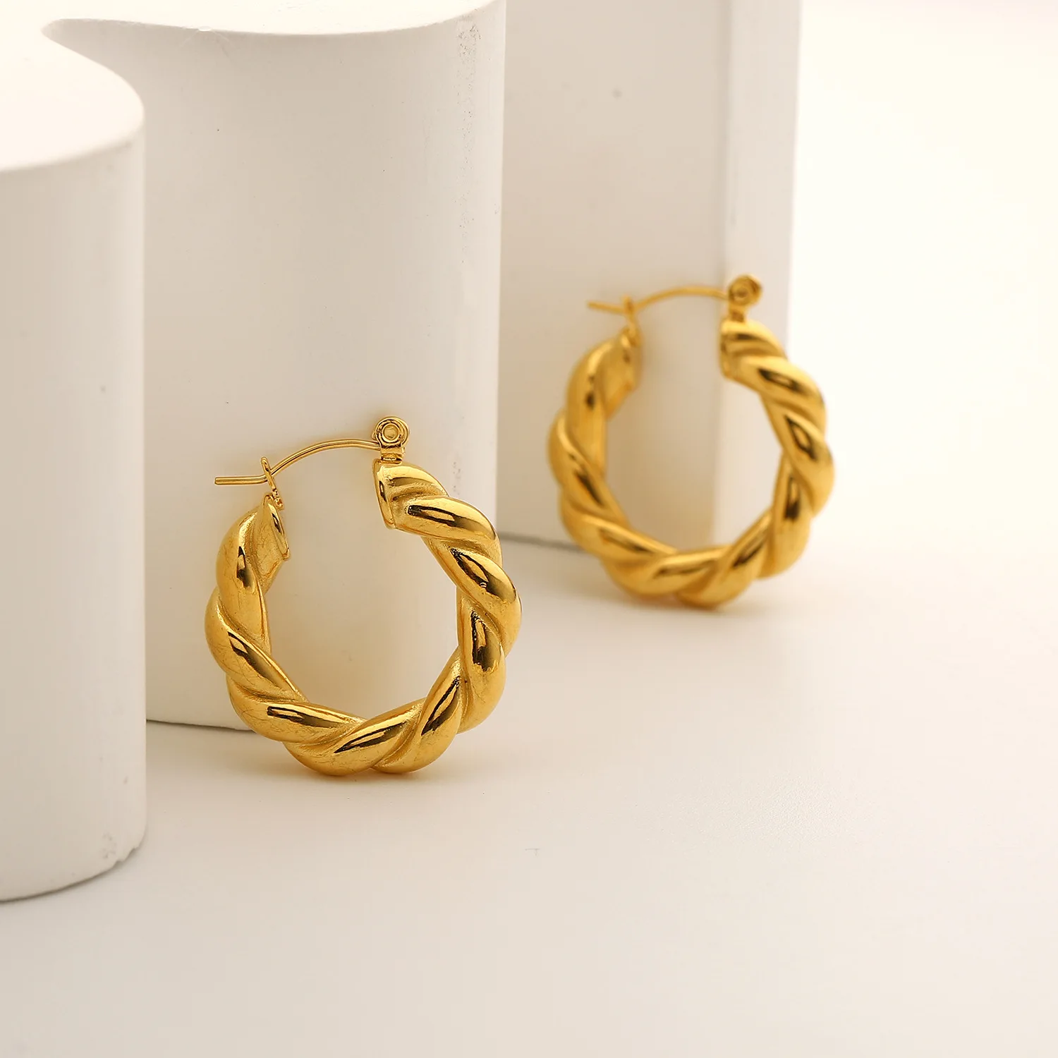 

New Europe and America 18K gold-plated stainless steel bread pattern double strand fried dough twist circle big earrings women