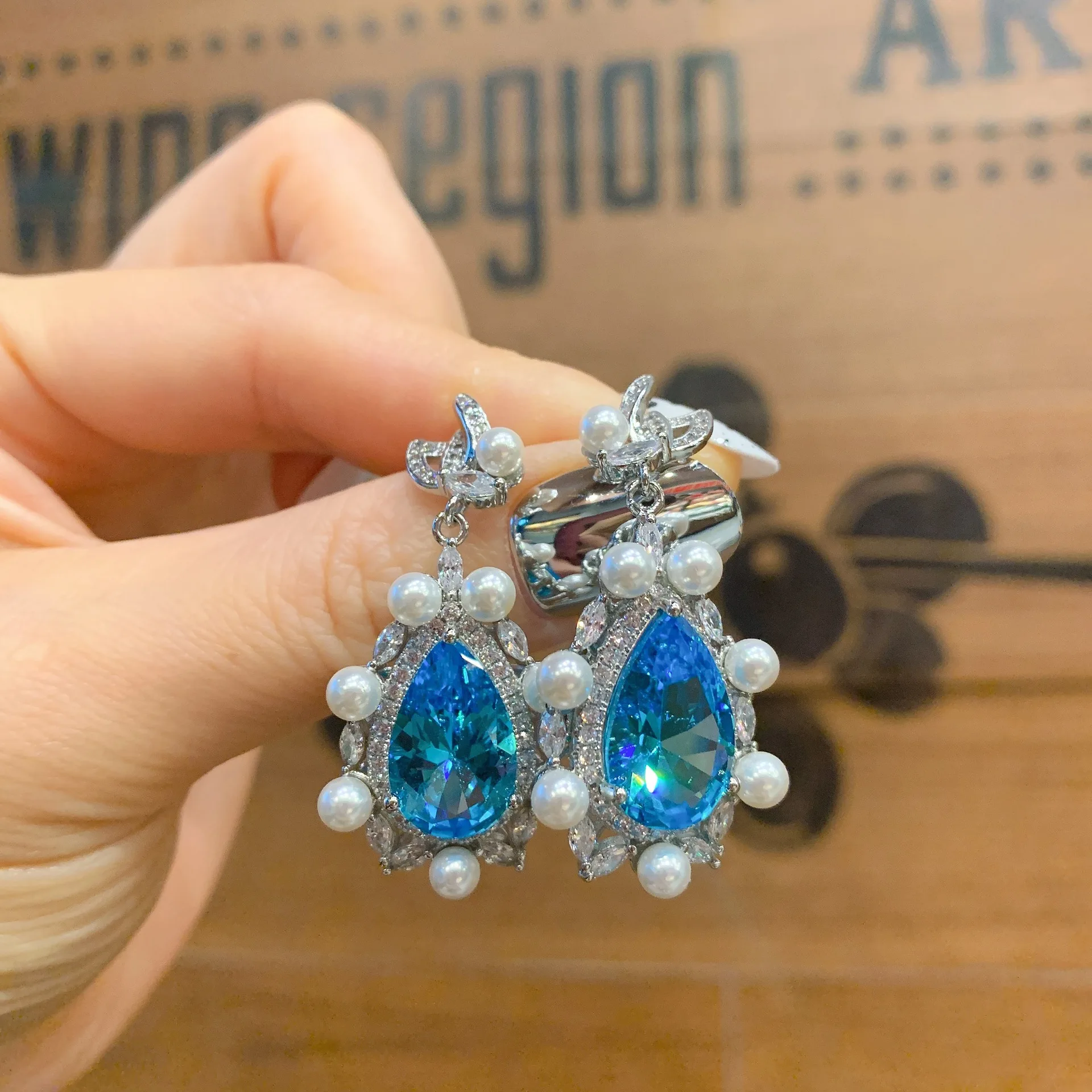 

2023 Wholesale Price Korea Style Women Luxury Fashion Jewelry Pearl Teardrop Zircon Earrings shell earrings