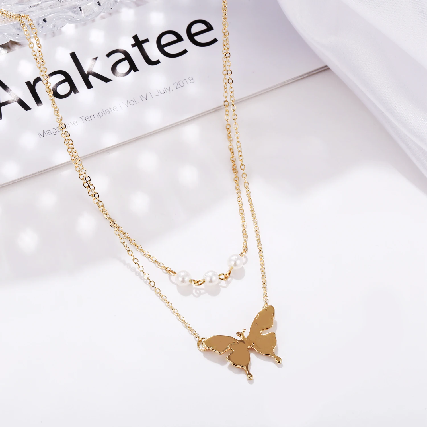 

50710 Amazon hot selling gold plating butterfly pendant necklaces double layer pearl butterfly chokers necklaces