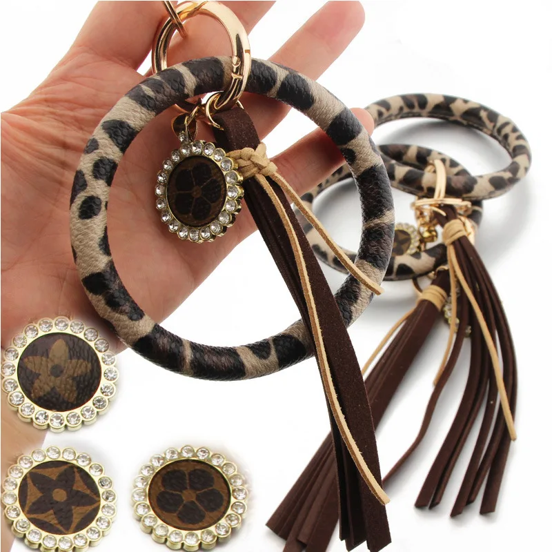

2021Hot Sale Fashion Trendy Five Petals Leopard Mayflower Leather Bracelet Key Ring PU Tassel Disc Pendant Bracelet Keychain, Picture shows