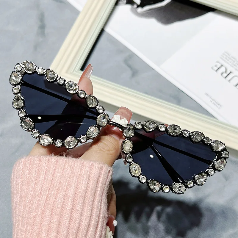 

New Luxury Rhinestone Cat Eye Sun Glasses Lunette De Soleil Female Shades Geometric Triangle Crystal Sunglasses