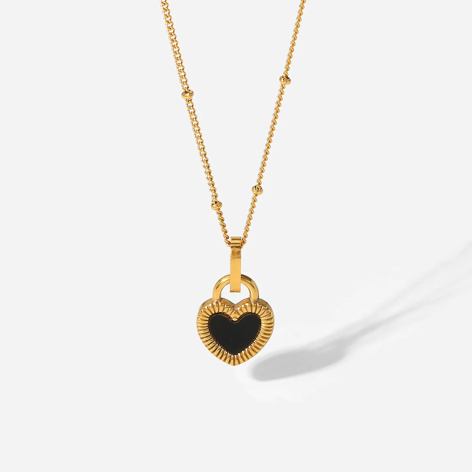 

Jewelry 18K Gold Plated Double Sided Heart Choker Necklaces Stainless Steel Black White Shell Lock Heart Necklace YF2915