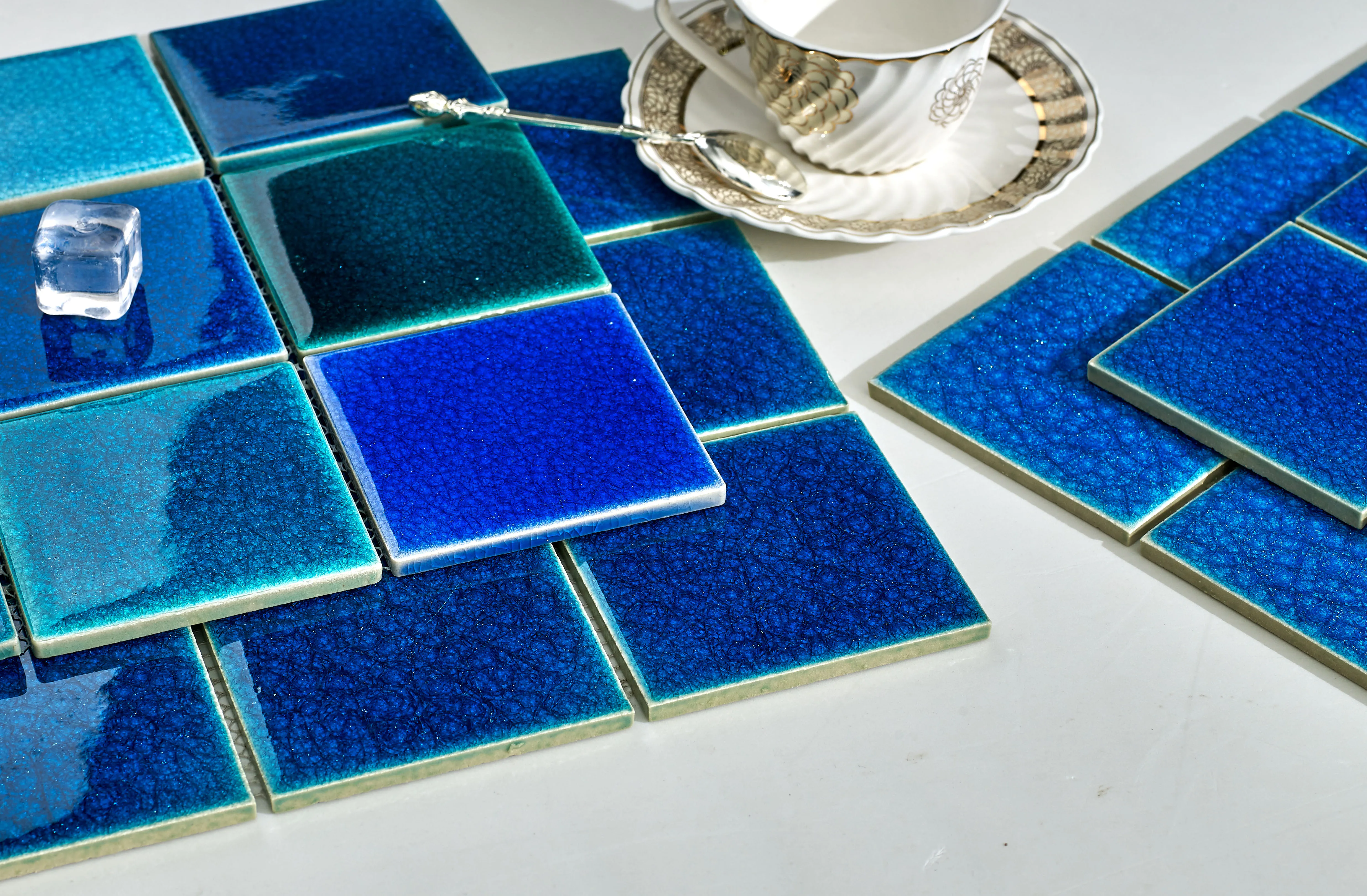 便宜的价格内墙蓝色冰裂纹陶瓷马赛克游泳池