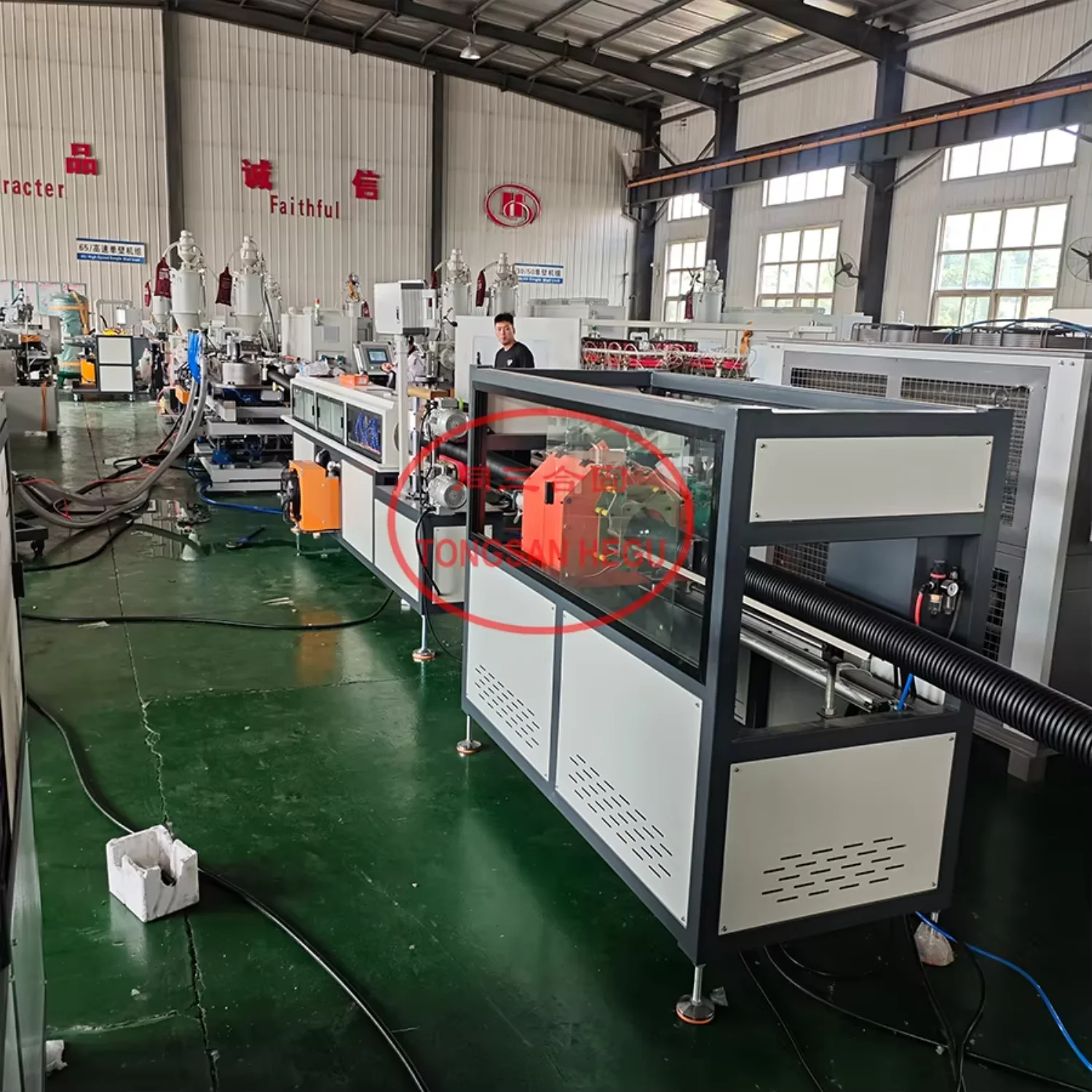 TONGSANHEGU ID32mm-OD110mm Plastic Corrugated Pipe High Speed Extrusion Line 90mm HDPE DWC Pipe Molding Machine