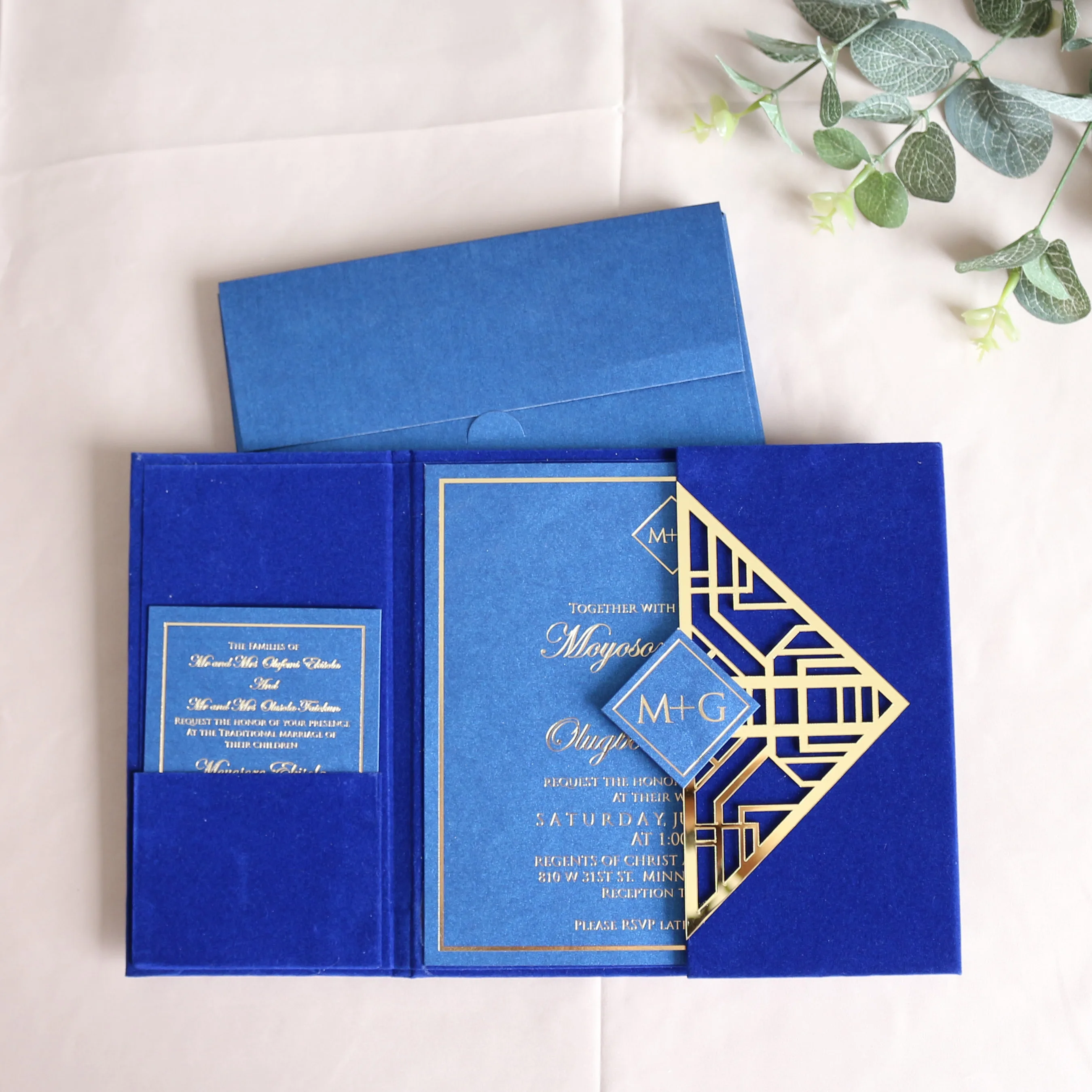 

Luxury Velvet Door- style Wedding Invitation Foil Invitation Card With 3D Envelope