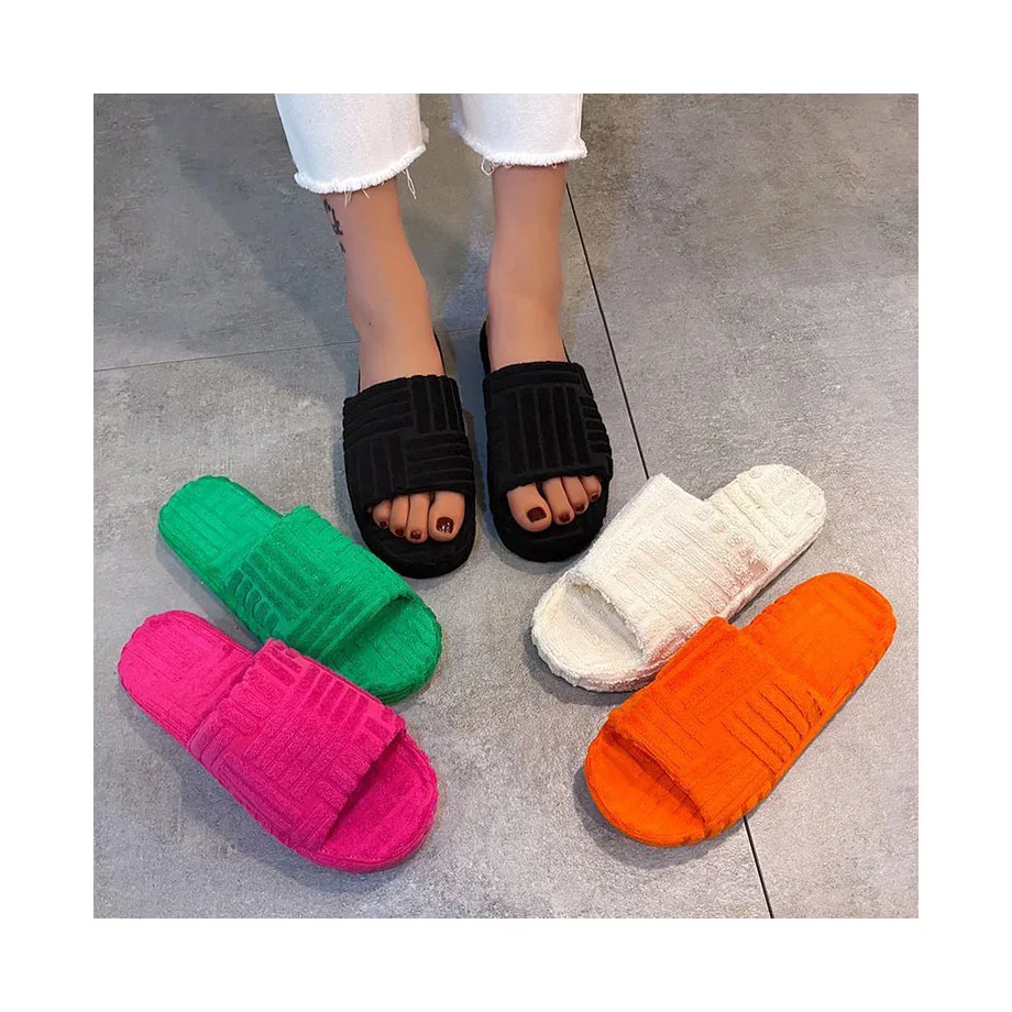 

2023 new large size female flat thick bottom to wear fashion slippers