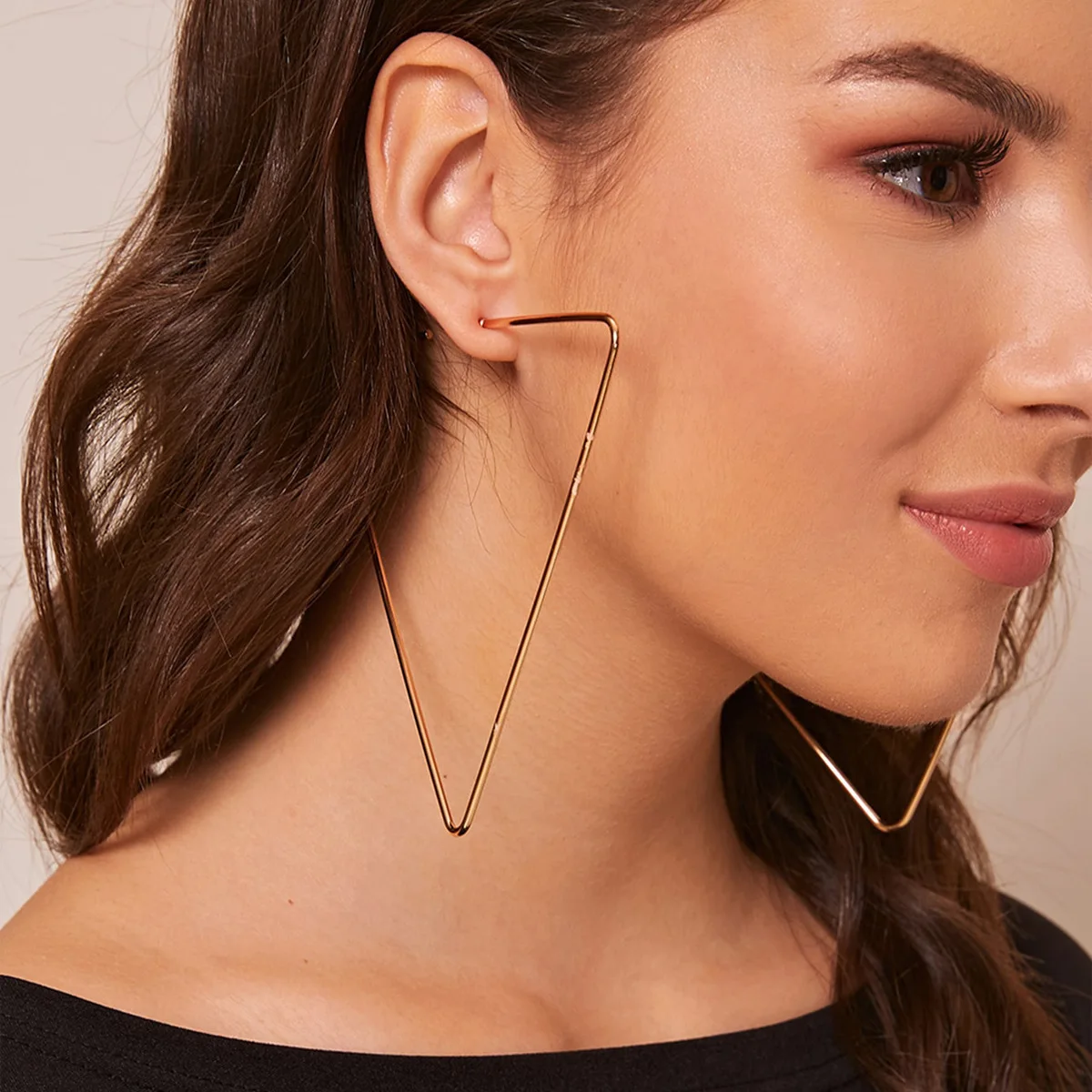 

Vintage Exaggerated Geometric Triangle Hoop Earrings Statement Gold Color Metal Big Loop Earrings for Women Jewelry (KER553), Same as the picture