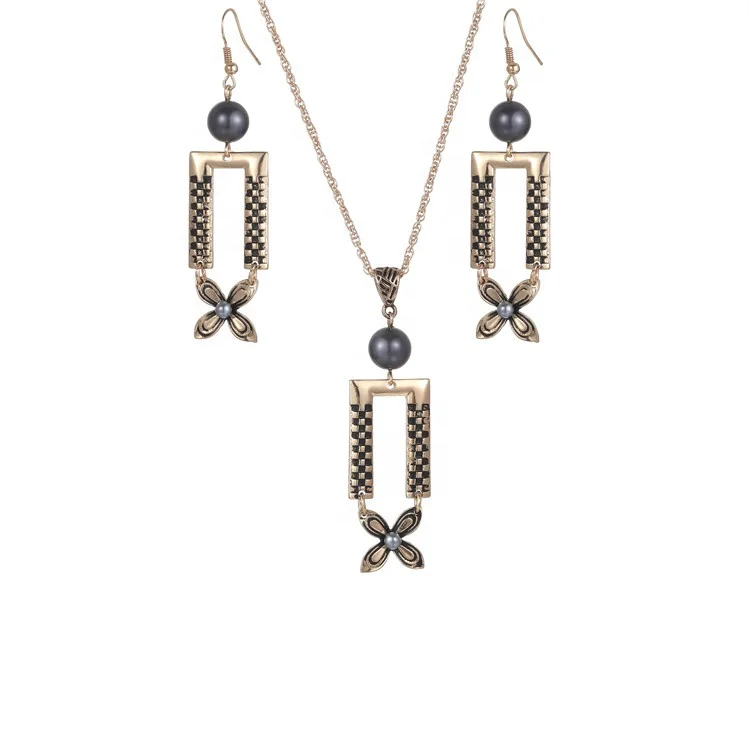 

2021 Latest Design Two-piece Personal Custom Jwellery Necklace Pendant Earring Jewelry Set, Golden