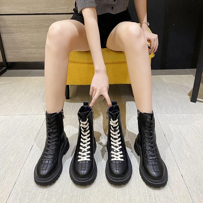 

Combat Boot Girl 2020 Autumn/Winter new leather square toe with thick soles retro British style ankle boots, Black/white