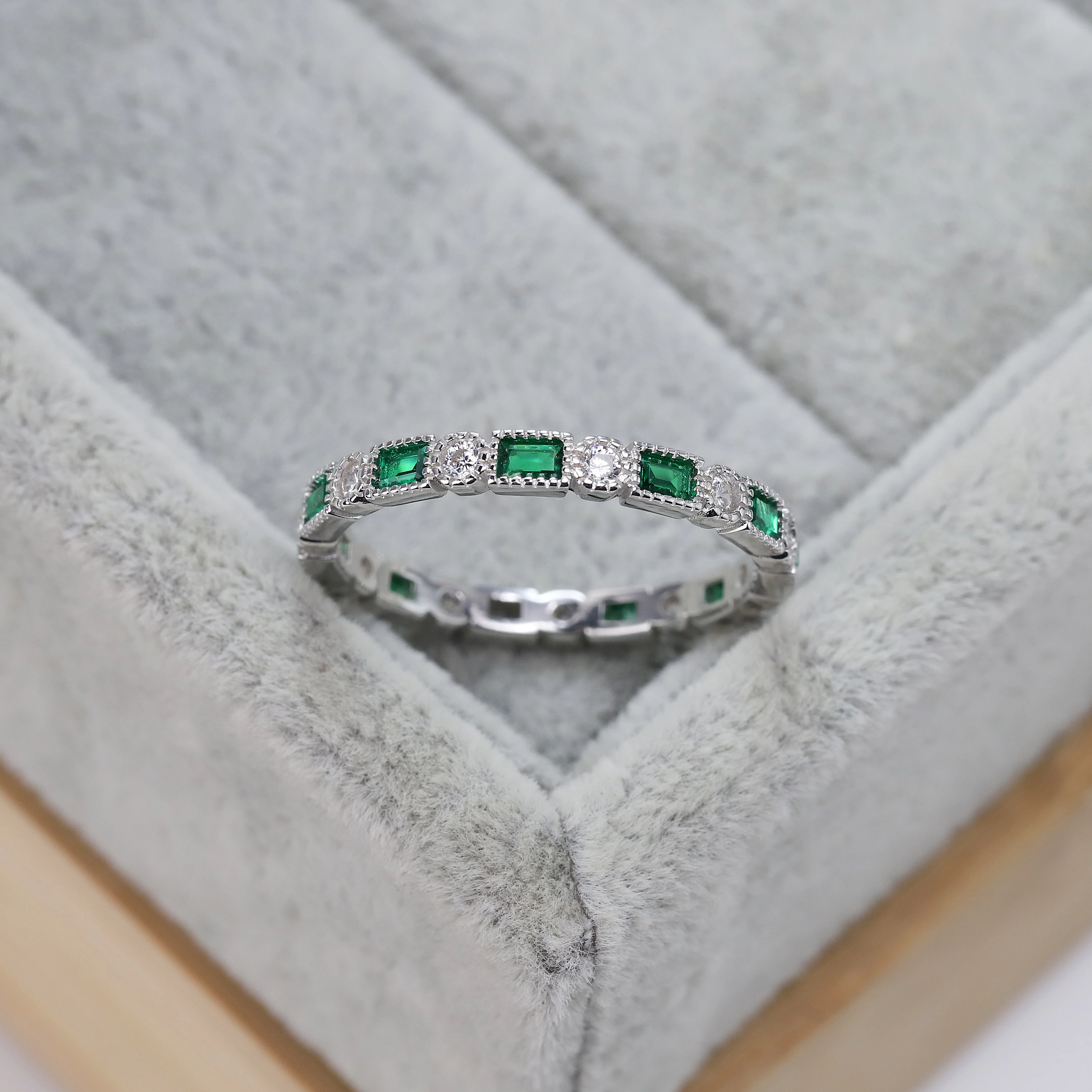 

Sell well in Europe and America S925 silver fashion wedding ring row drill green crystal luxury jewelry women's gift