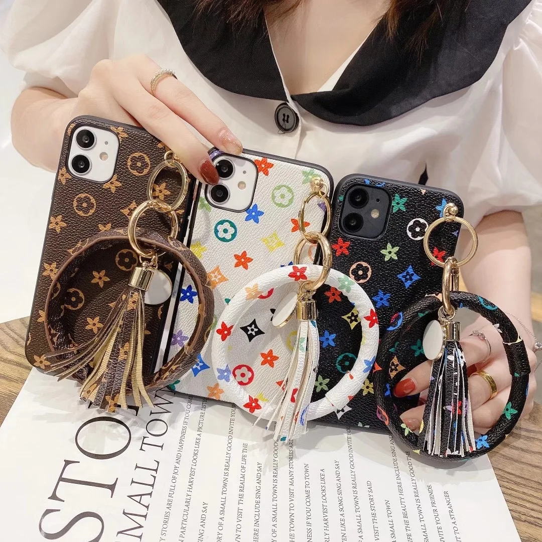 

Phone Case with Chain Wrist Ring Women Girls Luxury Designer Mobile Cover Cases For iPhone 12 11 pro max xs max xr, Can be customized