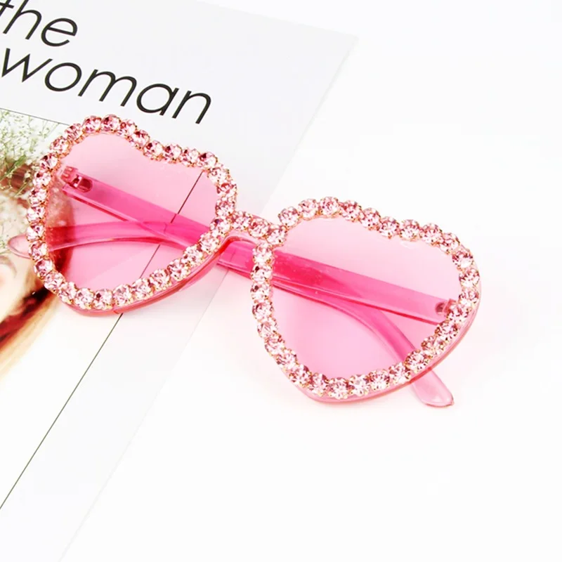 

2021 new retro diamond candy color heart shaped women sunglasses for outing, Multi colors