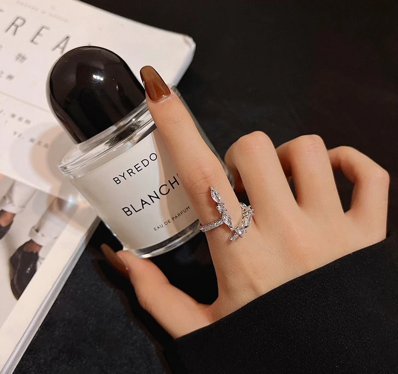 

2022 Fashion New Trend Geometrical Shape Zircon Diamond Silver Color Jewelry Rings For Women