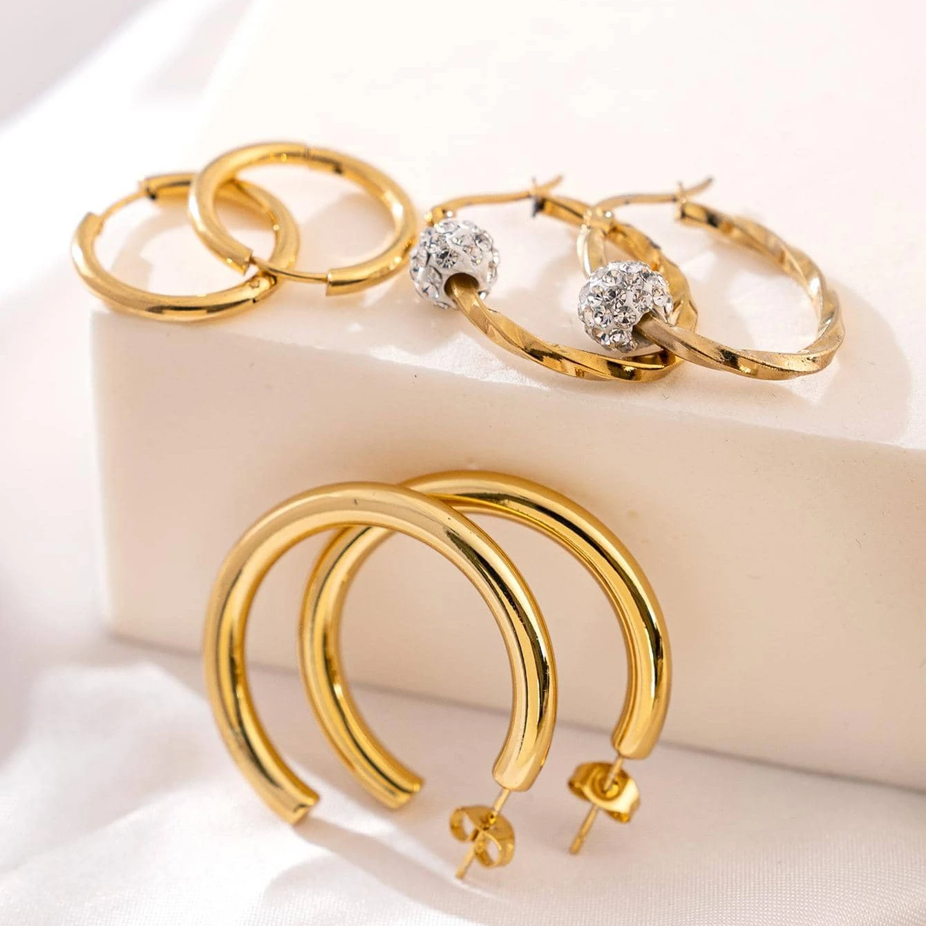 

Dainty Crystal Huggies Hoop Earring 18K Gold Plated Stainless Steel Hoop Earrings Set For Women