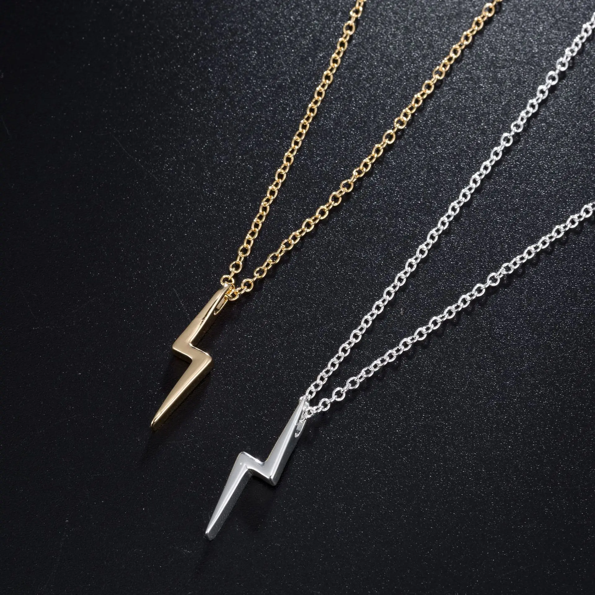 

2021 Fashion Stainless Steel Lightning Shaped Pendant Necklace Gold Silver Plated Thunder Lightning Pendant Necklace