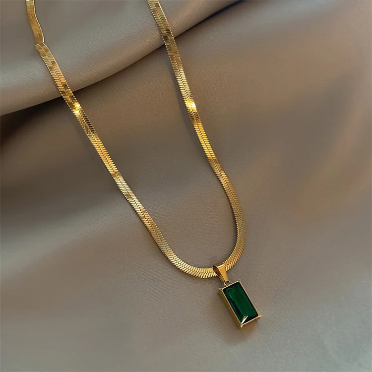 

Wholesale New Hip-hop Punk Titanium Steel Snake Bone Chain Emerald Green Square Pendant Necklace Women