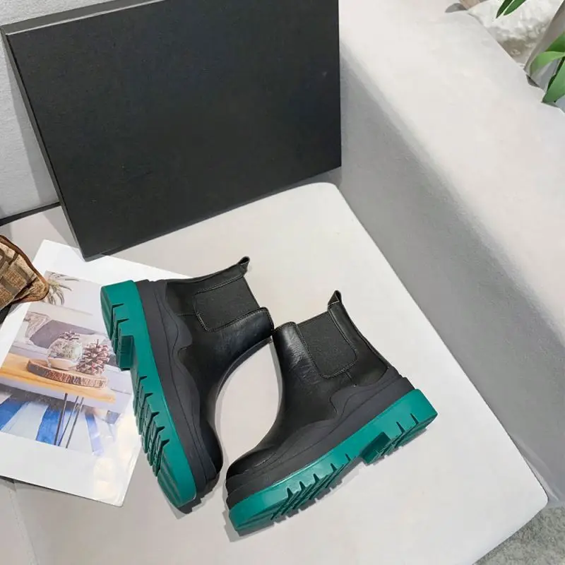 

Gorgeous Latest Trendy Chelsea Designer Sheepskin Ladies Winter Boots