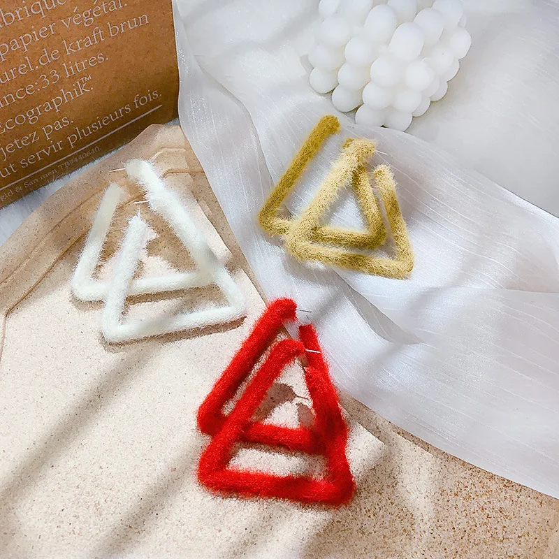 

2020 fashion fall plush triangle stud earrings