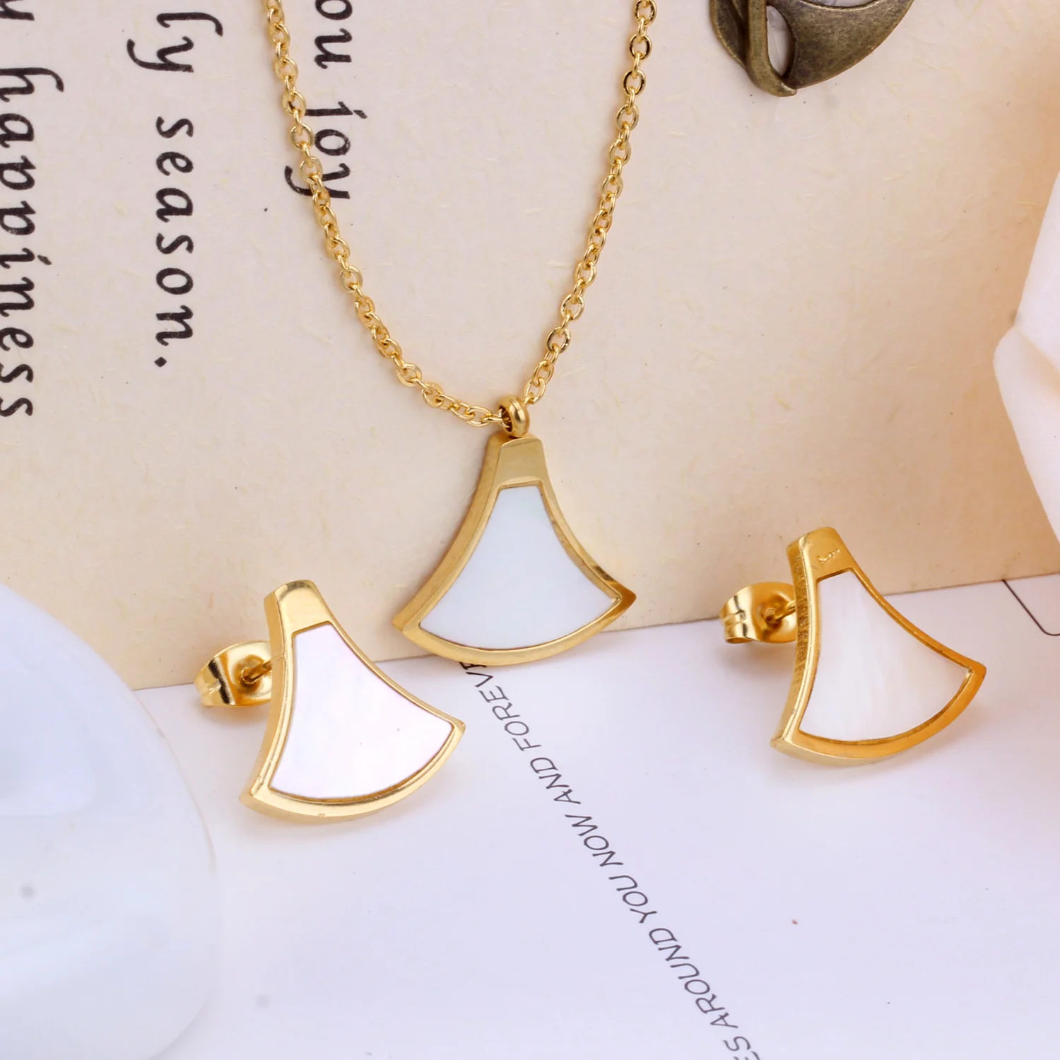 

Fashion Jewelry Set Women Circle White Shell 18k Gold Plated Earrings Necklace Jewelry Set Quality Stainless Steel Jewelry, Gold/steel