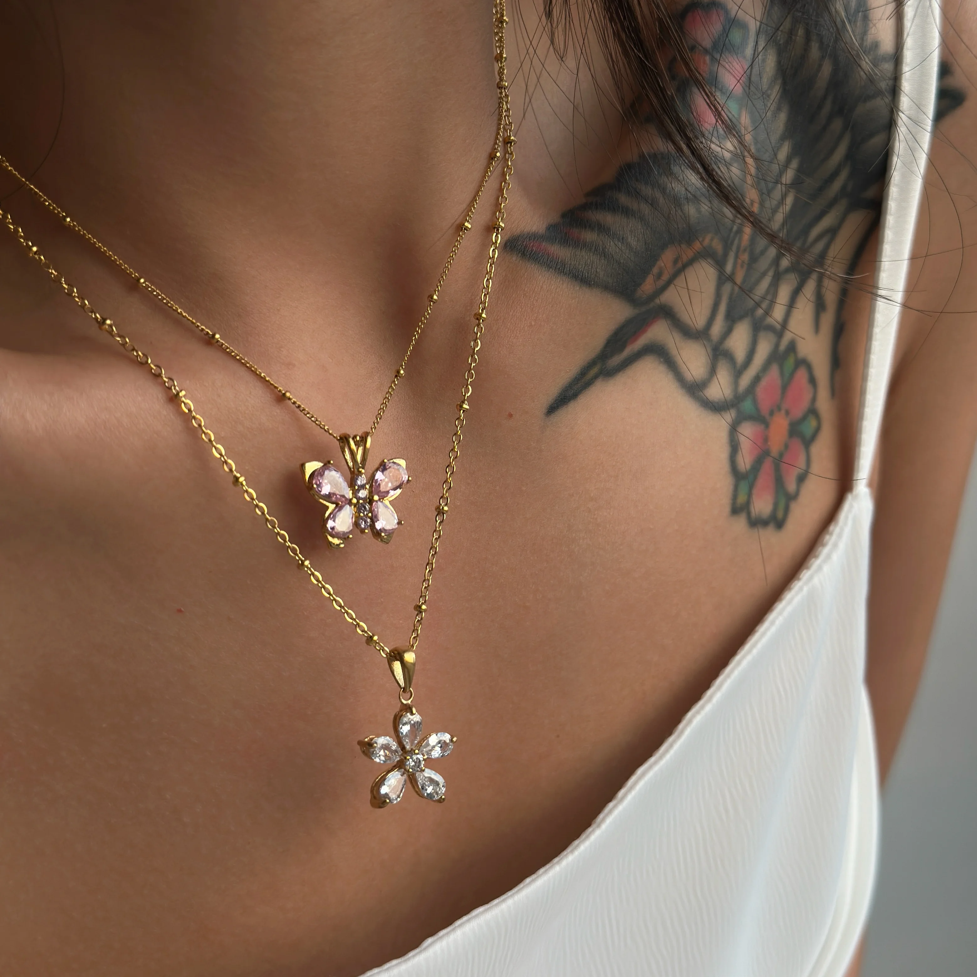 

2023 Dazan Summer New 18k Pvd Gold Plated Stainless Steel Butterfly Flower Coral Pink Zircon Pendant Customized Necklace