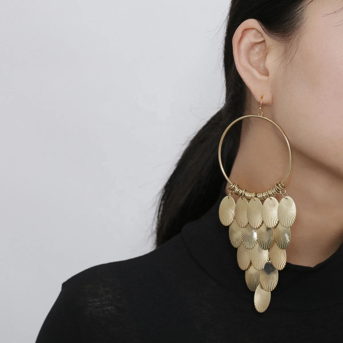 

Grape Shape Gold Silver Color Metal Hollow Round Drop Earring Large Vintage Fashion Round Drop Earrings For Women Party, Picture shows